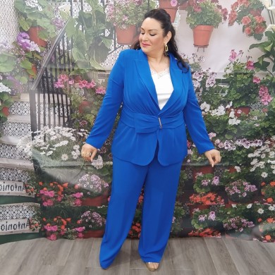 Conjunto Pilar - Elegante Blazer y Pantalón Recto en Crepe Elastán Conjunto Pilar - Elegante Blazer y Pantalón Recto en Crepe Elastán