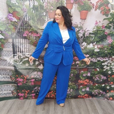 Conjunto Pilar - Elegante Blazer y Pantalón Recto en Crepe Elastán Conjunto Pilar - Elegante Blazer y Pantalón Recto en Crepe Elastán