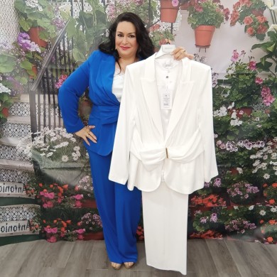 Conjunto Pilar - Elegante Blazer y Pantalón Recto en Crepe Elastán Conjunto Pilar - Elegante Blazer y Pantalón Recto en Crepe Elastán