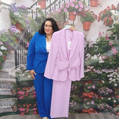 Conjunto Pilar - Elegante Blazer y Pantalón Recto en Crepe Elastán Conjunto Pilar - Elegante Blazer y Pantalón Recto en Crepe Elastán