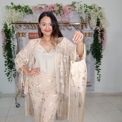 Bolso Bordado Beige con Flecos y Asa de Cadena - Elegancia Chic Bolso Bordado Beige con Flecos y Asa de Cadena - Elegancia Chic