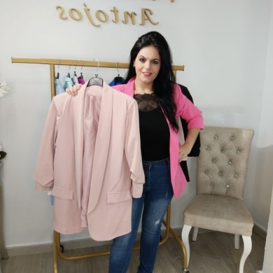 Chaqueta Americana Forrada: Elegancia Clásica y Modernidad en Uno Chaqueta Americana Forrada: Elegancia Clásica y Modernidad en Uno