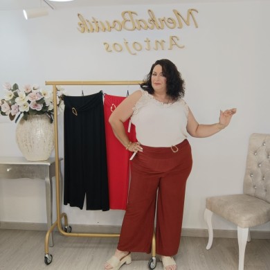 Pantalón Ligero Pata Ancha con Hebilla Dorada - Elegancia y Comodidad Pantalón Ligero Pata Ancha con Hebilla Dorada - Elegancia y Comodidad