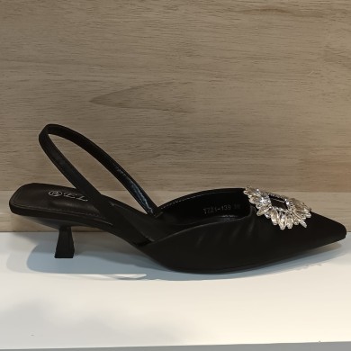 Zapato Reina: Elegancia y Comodidad en Beige, Negro y Verde Zapato Reina: Elegancia y Comodidad en Beige, Negro y Verde