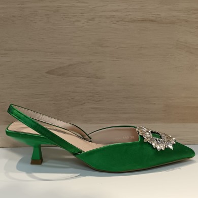 Zapato Reina: Elegancia y Comodidad en Beige, Negro y Verde Zapato Reina: Elegancia y Comodidad en Beige, Negro y Verde