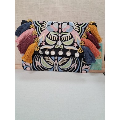 Cartera Almudena: Elegancia Artesanal con Diseño Moderno y Funcionalidad Cartera Almudena: Elegancia Artesanal con Diseño Moderno y Funcionalidad