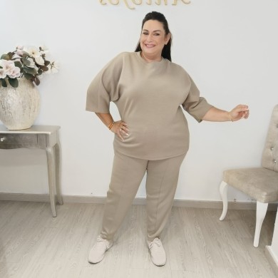 Conjunto Elegante: Camiseta de Manga Caída y Pantalón Recto Conjunto Elegante: Camiseta de Manga Caída y Pantalón Recto