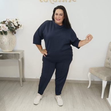 Conjunto Elegante: Camiseta de Manga Caída y Pantalón Recto Conjunto Elegante: Camiseta de Manga Caída y Pantalón Recto