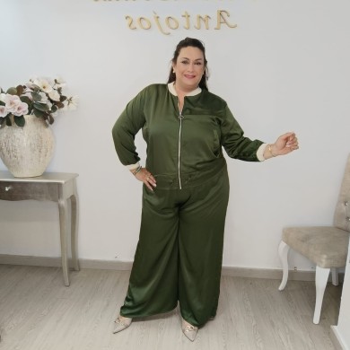 Conjunto de Tejido Satinado: Elegancia y Comodidad para Cada Ocasión Conjunto de Tejido Satinado: Elegancia y Comodidad para Cada Ocasión