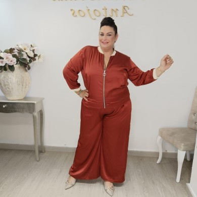 Conjunto de Tejido Satinado: Elegancia y Comodidad para Cada Ocasión Conjunto de Tejido Satinado: Elegancia y Comodidad para Cada Ocasión