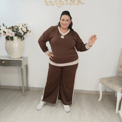 Conjunto Elegante: Camiseta y Pantalón Corte Recto para Todas Ocasiones Conjunto Elegante: Camiseta y Pantalón Corte Recto para Todas Ocasiones