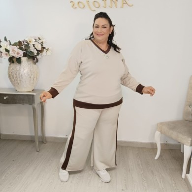 Conjunto Elegante: Camiseta y Pantalón Corte Recto para Todas Ocasiones Conjunto Elegante: Camiseta y Pantalón Corte Recto para Todas Ocasiones