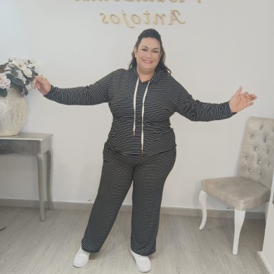 Conjunto Deportivo: Sudadera con Capucha y Pantalón Corte Recto Conjunto Deportivo: Sudadera con Capucha y Pantalón Corte Recto