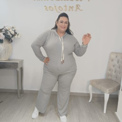 Conjunto Deportivo: Sudadera con Capucha y Pantalón Corte Recto Conjunto Deportivo: Sudadera con Capucha y Pantalón Corte Recto