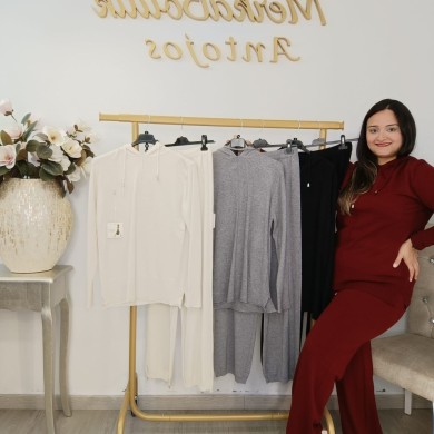 Conjunto Deportivo: Sudadera con Capucha y Pantalón Casual y Cómodo Conjunto Deportivo: Sudadera con Capucha y Pantalón Casual y Cómodo