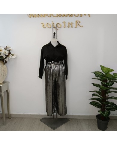 Pantalón Ligero y Brillante Corte Pata Ancha - Elegancia y Comodidad Pantalón Ligero y Brillante Corte Pata Ancha - Elegancia y Comodidad